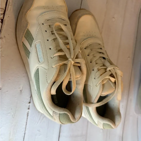 Reebok Cream and Green Sneakers Retro-Inspired Design - Picture 6 of 6